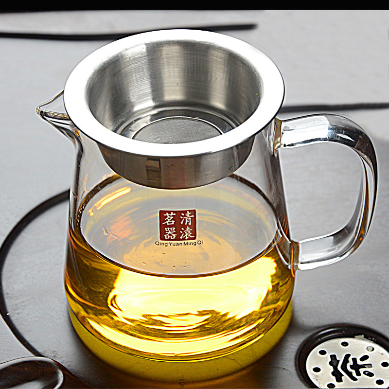 Thickened, heat-resistant glass gong cups with tea strainers, tea separators, and four-sided gong cups featuring a mesh design for even tea distribution.