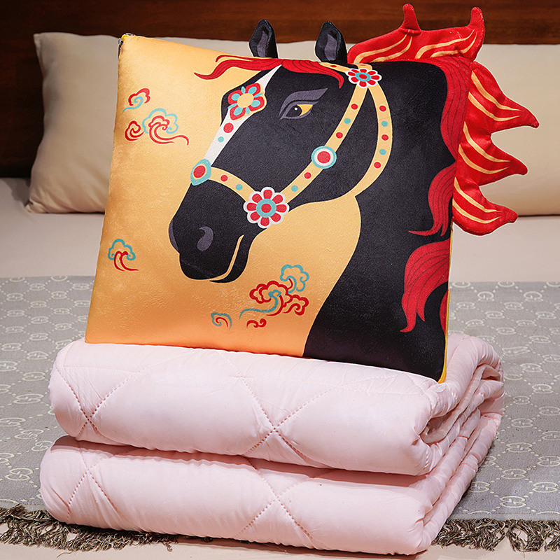 2026 Año del Caballo mascota juguete de peluche estilo de marea estampado caballo mascota almohada es 2 en un regalo de reunión