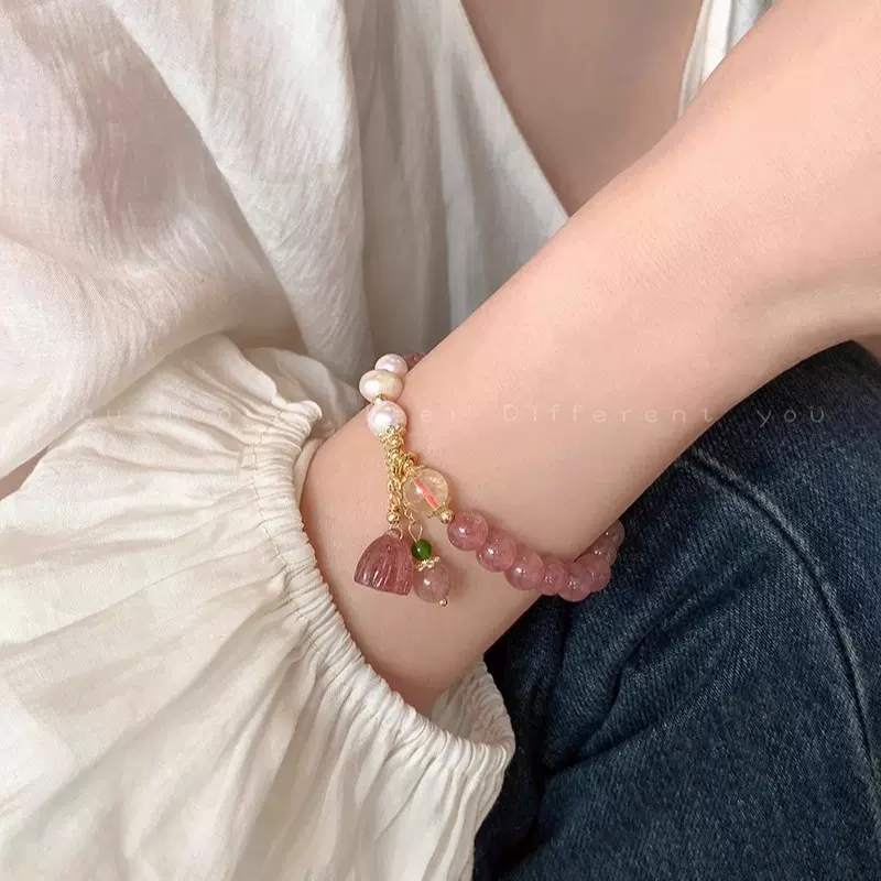 招桃花~天然淡水珍珠草莓晶珠手链女轻奢小众设计精致新款手饰