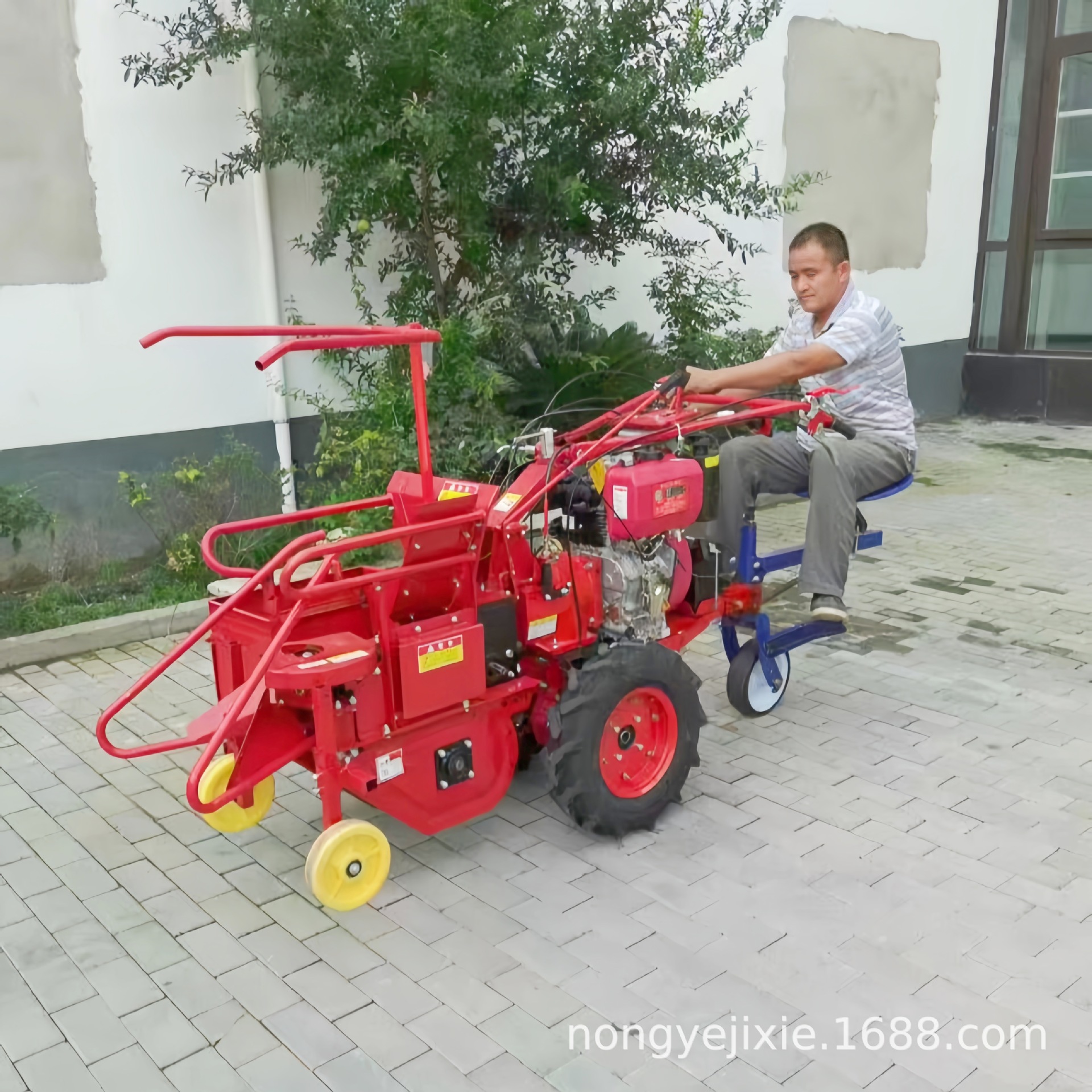 乘坐式柴油小型玉米收获 掰苞米收割机 单行棒子扒皮秸秆粉碎机