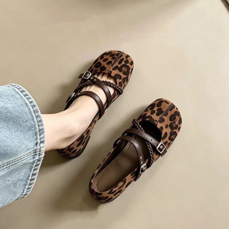 Plus-size women's shoes 41-43, French retro leopard print Mary Jane shoes, women's shallow round-toe ballet shoes, elegant single shoes Plus-size women's shoes 41-43, French retro leopard print Mary Jane shoes, women's shallow round-toe ballet shoes, elegant single shoes
