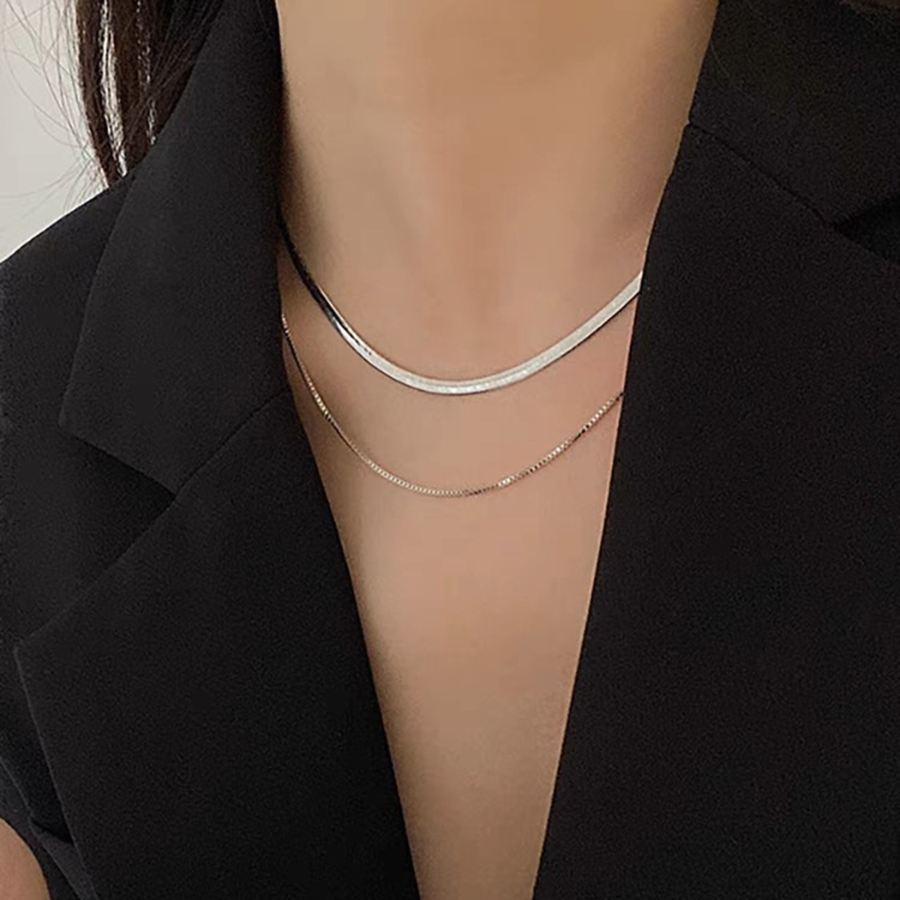 Lina Girl Titan-Perlenkette mit Schlangenknochen-Anhänger, farbecht, galvanisiert, quadratisch, aus europäischem und amerikanischem Edelstahl, kubanischem Stil_voghion.com