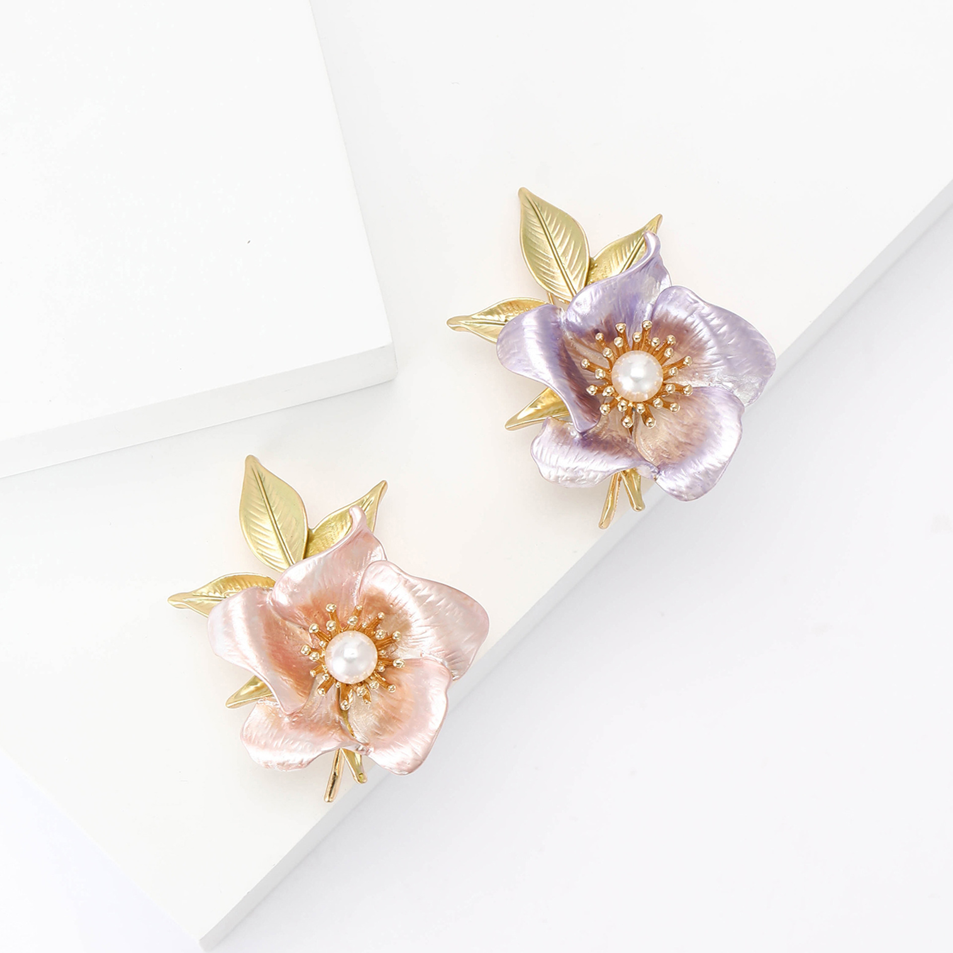 New exquisite high-grade alloy enamel daffodil brooch fresh sweet ladies dress corsage jewelry pin