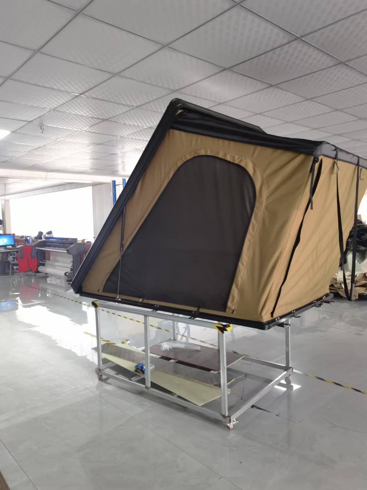 Factory Wholesale Triangle Roof Tent Winter Outdoor Camping Style Suv Car Tent Hard Bottom Aluminum Alloy Tent