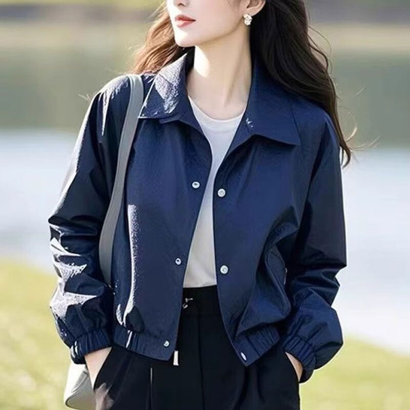 2025春秋タイプの突撃服のコートの女性は、ユニークで美しいカジュアルな青い小さなジャケットを重ねて着ています|undefined