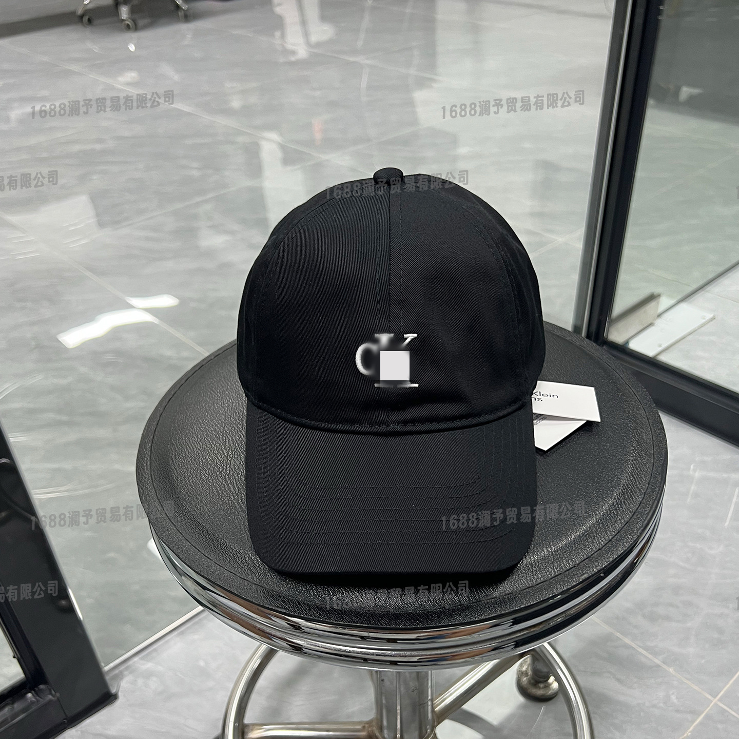 Small label black
