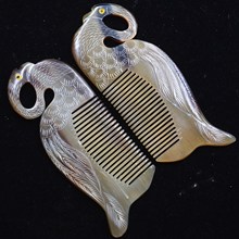 天然黄牛角鸳鸯戏半月小梳子按摩牦牛角美发梳牛角制品支持代发