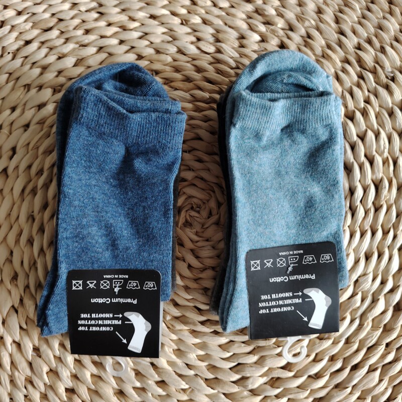 Men's Thin Cotton Socks in Stock, Neatly Packed 3 Pairs Per Card, Special Clearance Price