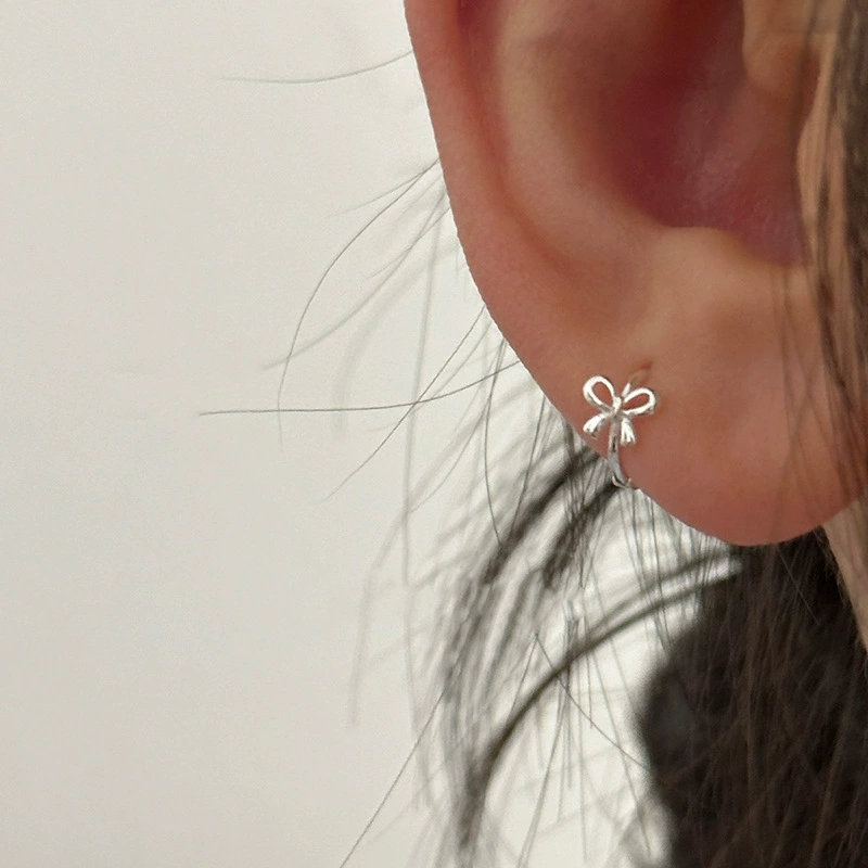 Ушные застежки банты женские простые мини-маленькие ежедневные пригородные серьги темпераментные круглые петли для сна