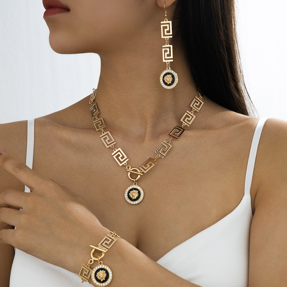 Europa y Estados Unidos Hip Hop transfronterizos tendencia de cabeza de león diamante incrustado collar pulsera pendientes set corte retró