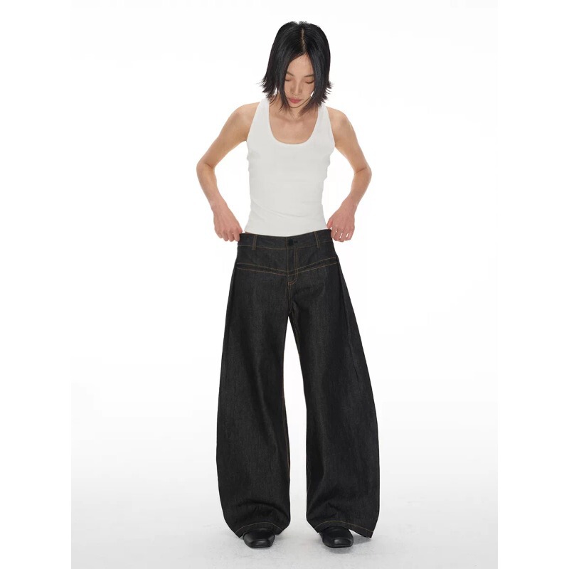 Pleated Banana Pants, Wide-Leg Pants, Structured Low-Waist, Curved Cut, Trendy New Style, Yellow Stitching, Original Color Jeans Pleated Banana Pants, Wide-Leg Pants, Structured Low-Waist, Curved Cut, Trendy New Style, Yellow Stitching, Original Color Jeans