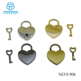 New zinc alloy handbag luggage hardware accessories small square screw lock luggage leather hardware screw lock in stock