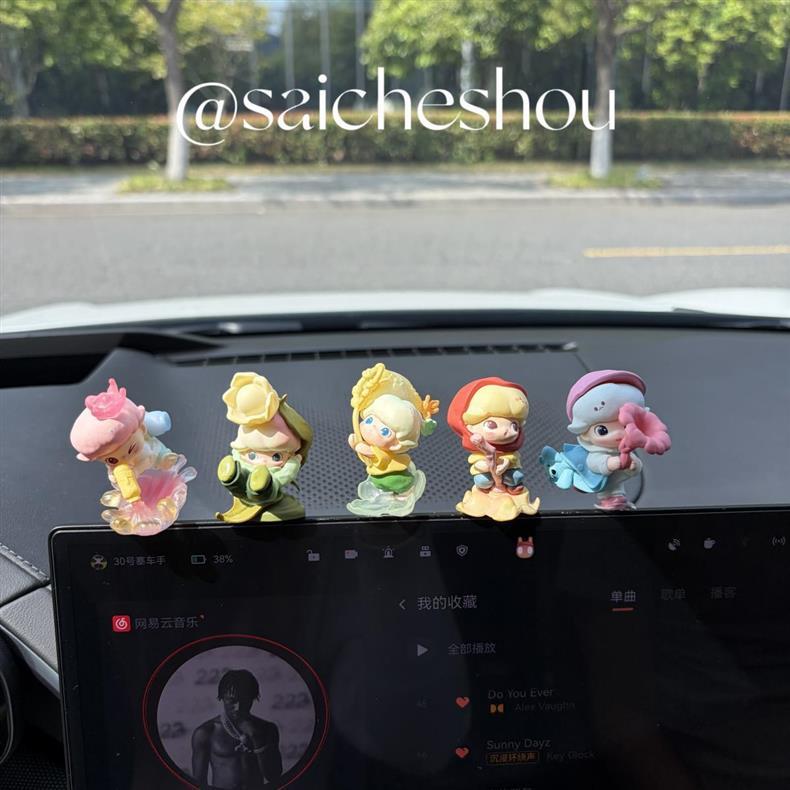 Dimoo Cute Figurine Car Dashboard Display Ornament Pop Mart Dimoo's Instant Adventure