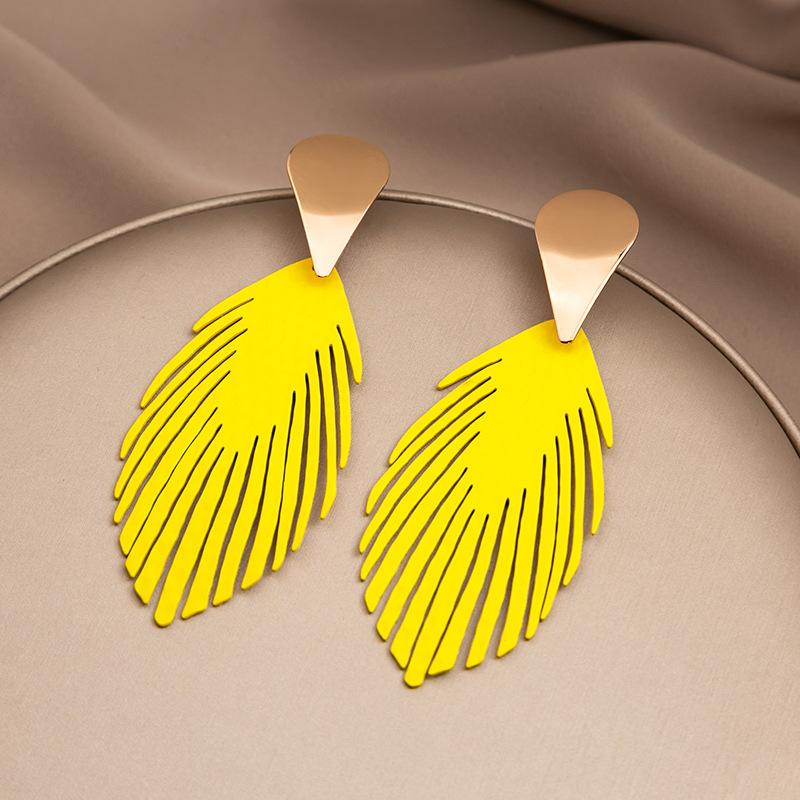 28g Weight Drop Earrings Classification 1 Pair Quantity Daily Occasion Iron Material Leaf Pattern Women'S Gender Plating Design Fashion Style 1 Pair Fashion Leaf Plating Iron Drop Earrings 4
