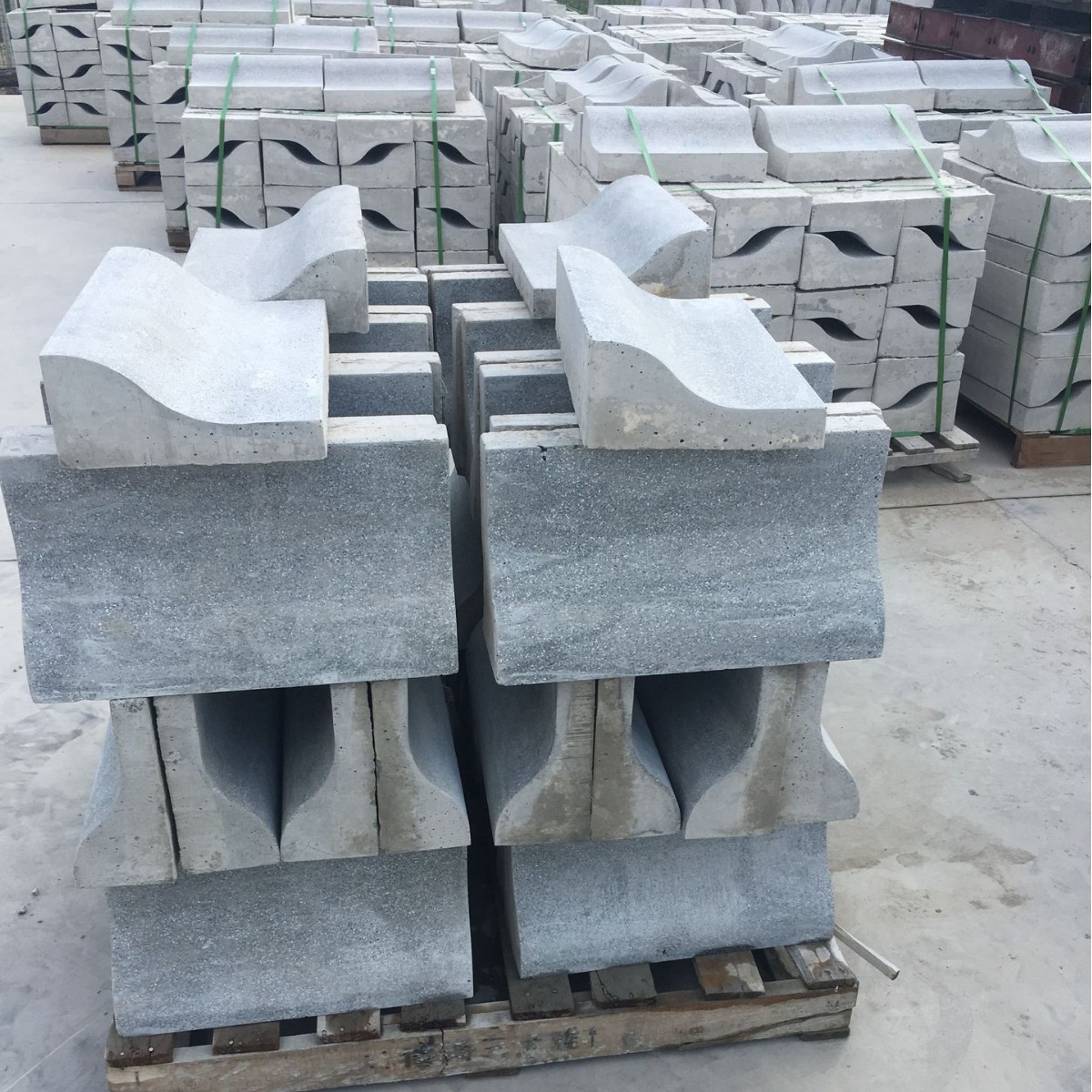 仿芝麻灰成品PC蝶形路牙500*280*80/160预制构件