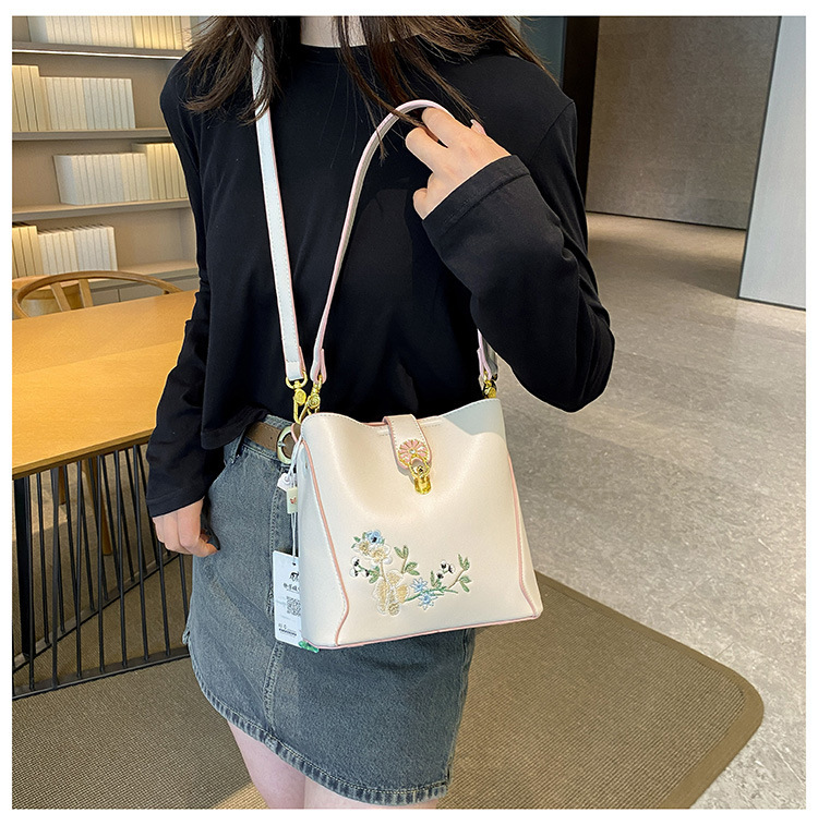 Women's Medium Pu Leather Flower Elegant Vintage Style Square Lock Clasp Bucket Bag display picture 8