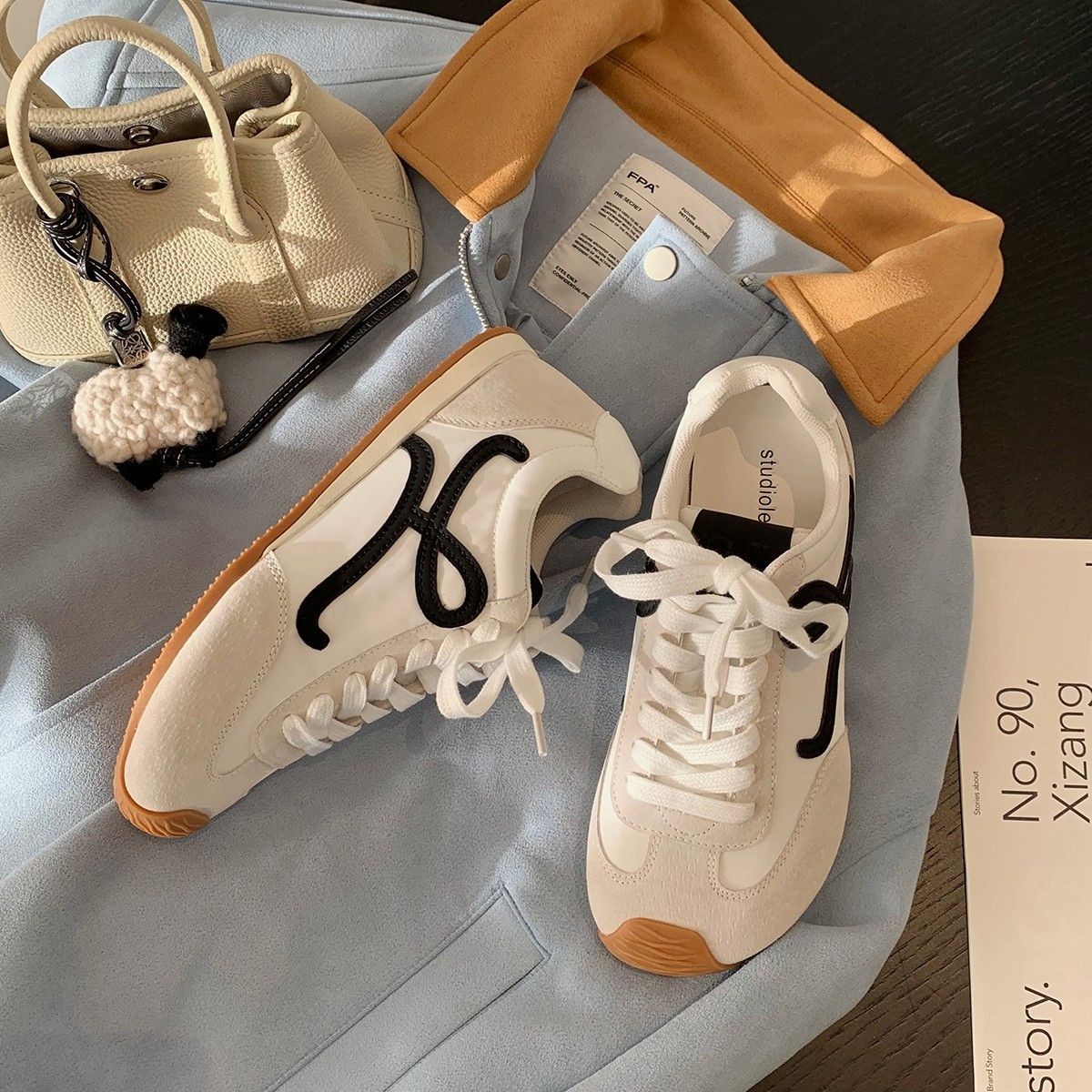 Zapatos de mujer de alto aumento de Yang Yang, otoño de 2025 nuevos zapatos de entrenamiento de ballet, deportes casuales, zapatos de patinaje Gump para mujeres