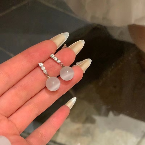 French pearl earrings new 2024 hot style light luxury high-end temperament earrings retro small fragrance simple earrings