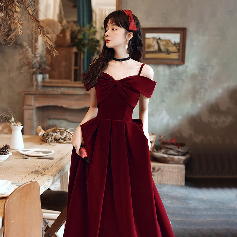 Burgundy Toasting Dress 2026 Spring New Style Bride's Elegant Velvet Strap Engagement Dress Women's Wedding Dress