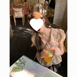 甜美设计感宽松格纹娃娃领衬衫女装2026春夏复古小众显瘦短袖上衣