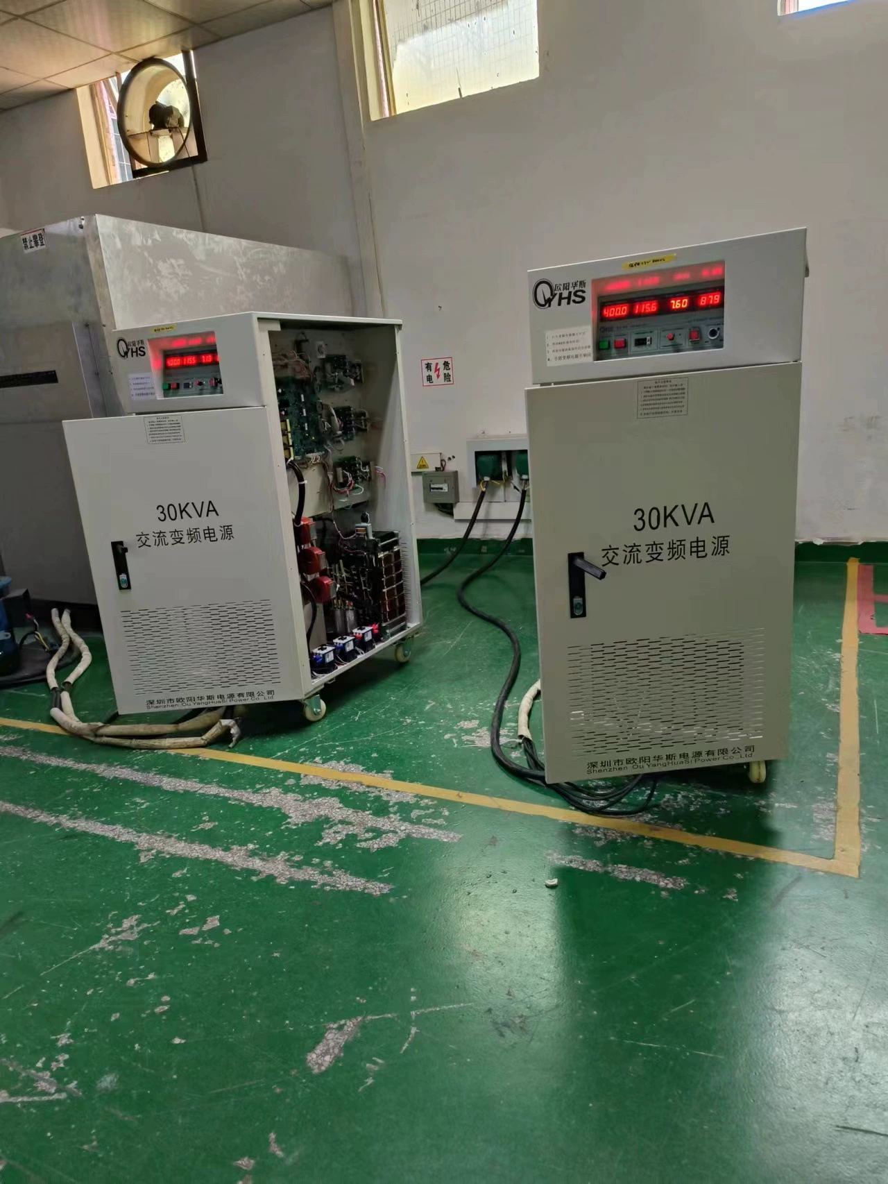 Трехфазный источник питания Ouyang Huass средней частоты 30 кВА, отправленный в Чэнду, выход 115 В 200 В, 400 Гц