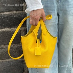 クロスボーダー 2025 ラフベーカリーバスケット オールドマネースタイル バケットバッグ 第一層牛革 ポータブル ショルダー クロスボディ レディースバッグ [バージョン]