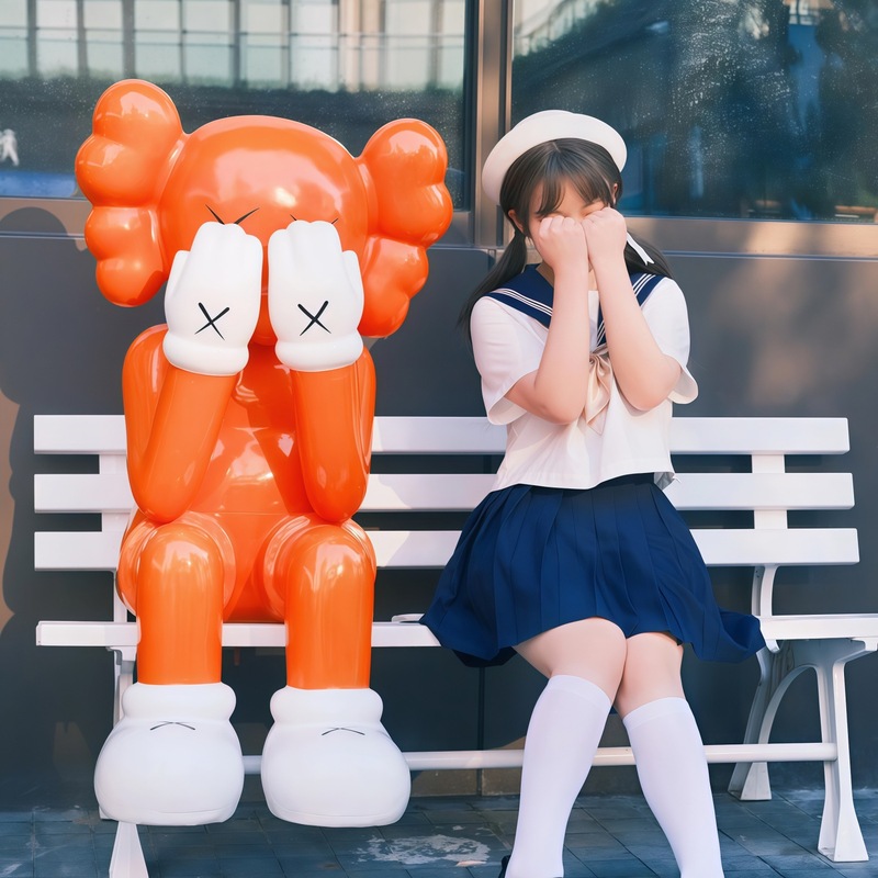 潮游kawsガラス鋼彫刻ネット赤暴力熊アニメホーム着地置物デパートショーウインドー美陳公仔|undefined