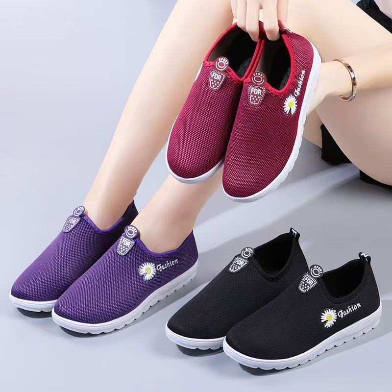 Spring and Autumn Casual Shoes Women's Sports Shoes Soft Sole Anti-Slip Mom Shoes Mesh Low-Top Slip-On Running Shoes