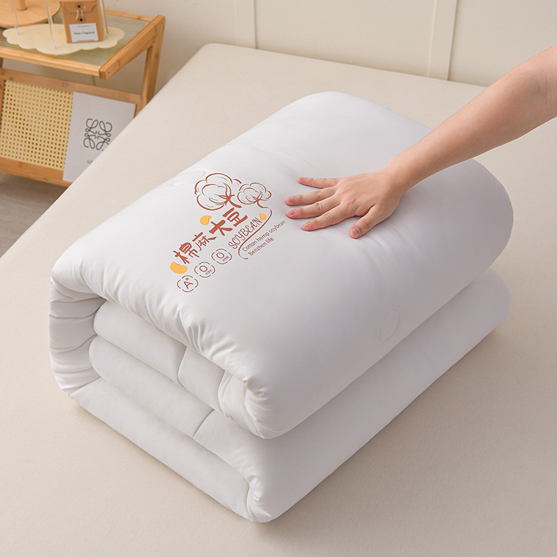 A-type soybeans are kept warm by four seasons in student dormitory soybean blankets, with spring and autumn being covered by double-layer cotton quilt cores from manufacturers.