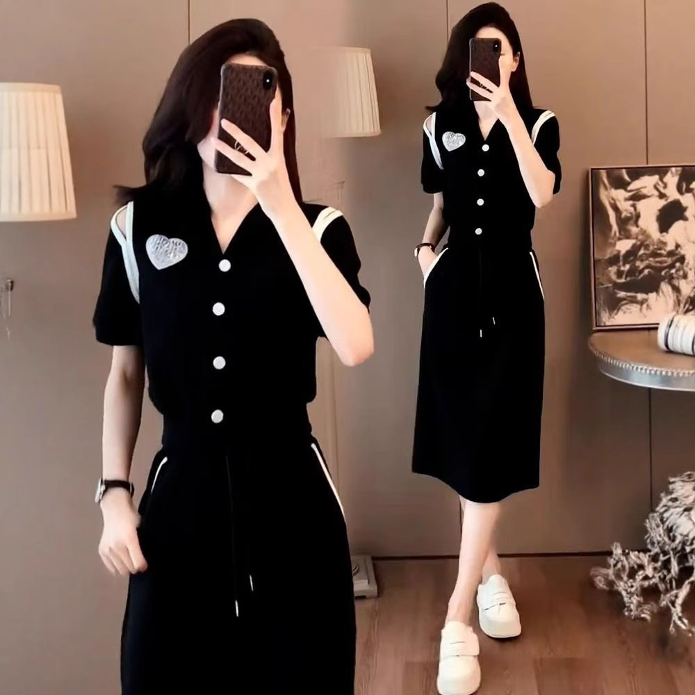 여성을위한 캐주얼 운동복 정장 2025 여름 새로운 디자인 기질 반팔 탑 스커트 투피스 세트