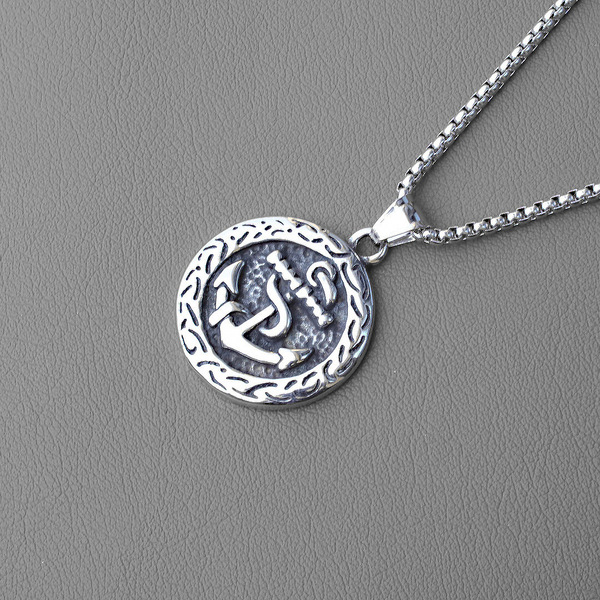 fashionable retro necklace