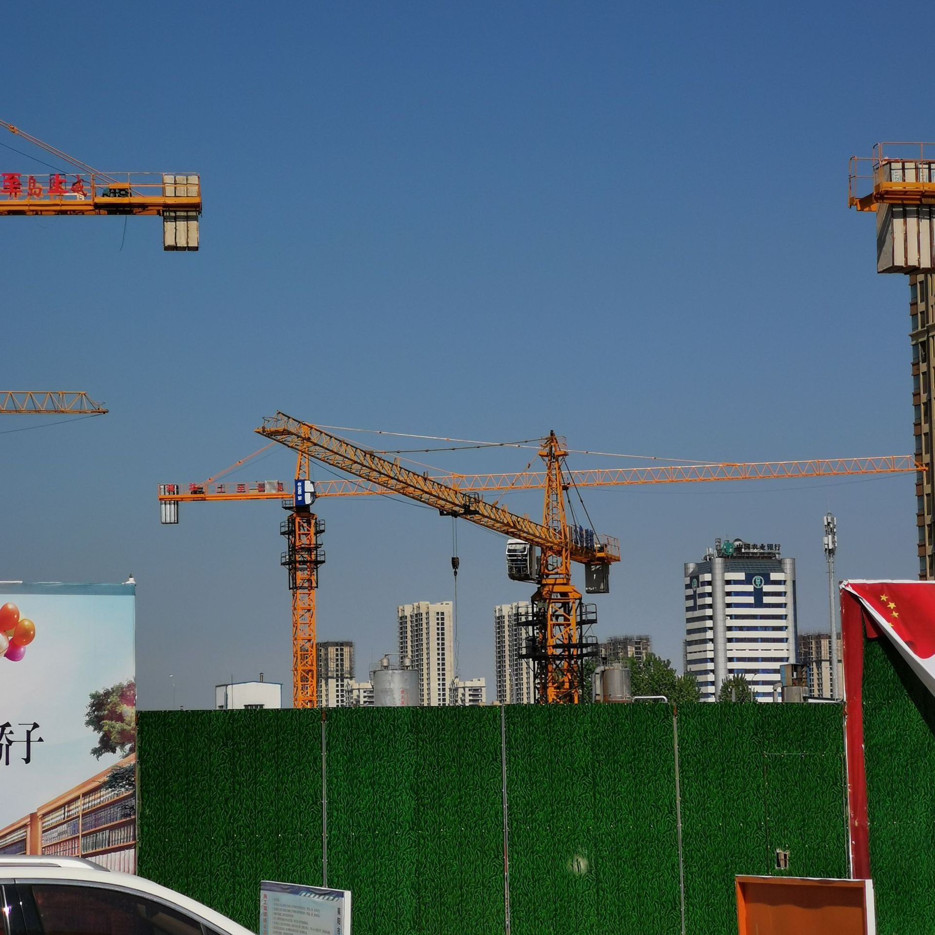 移动塔吊 塔式起重机 Tower Crana徐工QTZ250 Radius70M Load:12T