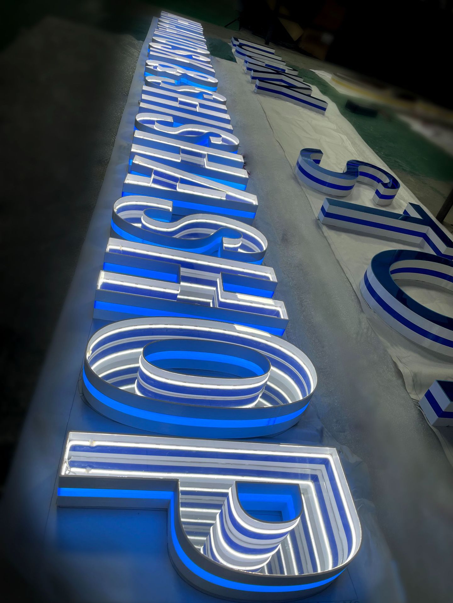 千层镜发光字、深渊字