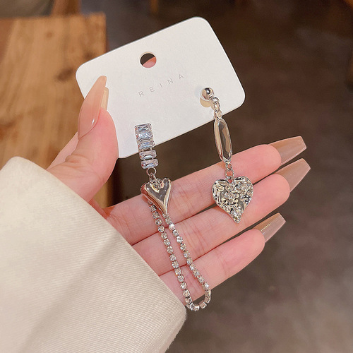 The same trendy asymmetrical heart-shaped earrings for women, made of S925 silver, with delicate light luxury and niche design, featuring micro-set zirconia.