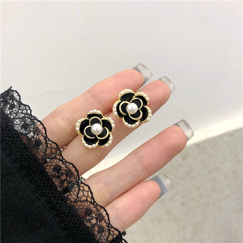 black rose earrings Korean temperament fashion net red pearl earrings female niche cold wind