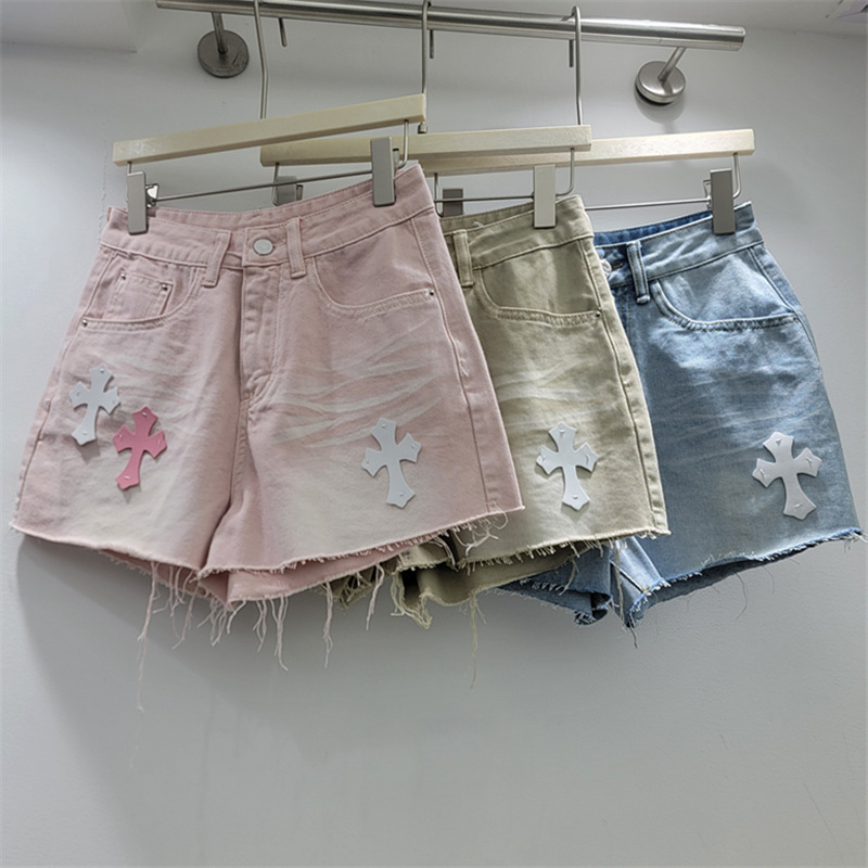 College-style high-waisted denim shorts for women, 2026 summer new model, with cross-stitch leather accents, slimming A-line hot pants, white casual pants College-style high-waisted denim shorts for women, 2026 summer new model, with cross-stitch leather accents, slimming A-line hot pants, white casual pants
