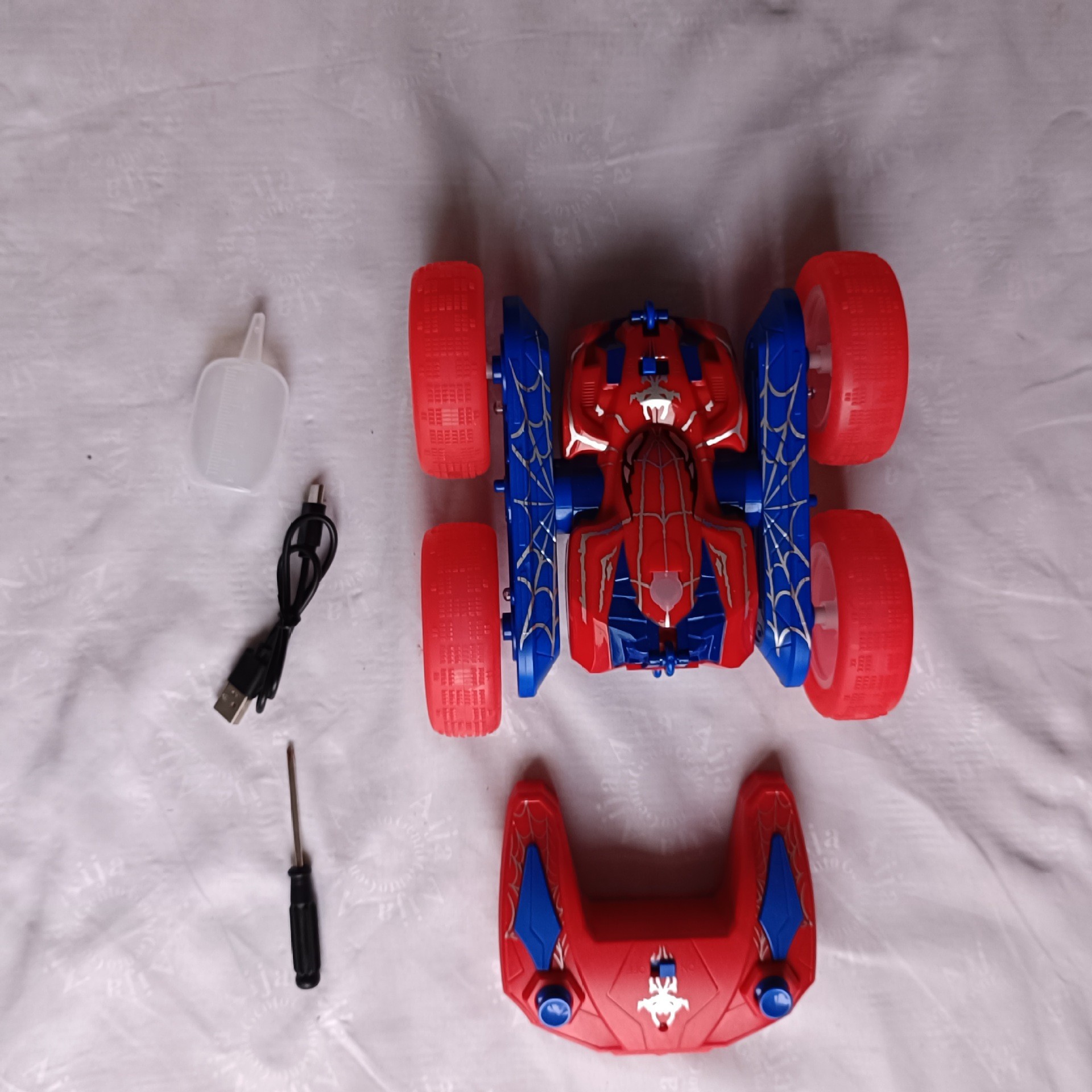 Transfronterizo 360 ° vehículo de control remoto doble cara rodante vehículo de acrobacias de control remoto de cuatro ruedas 2.4 deformación todoterreno vehículo de juguete de cuatro ruedas