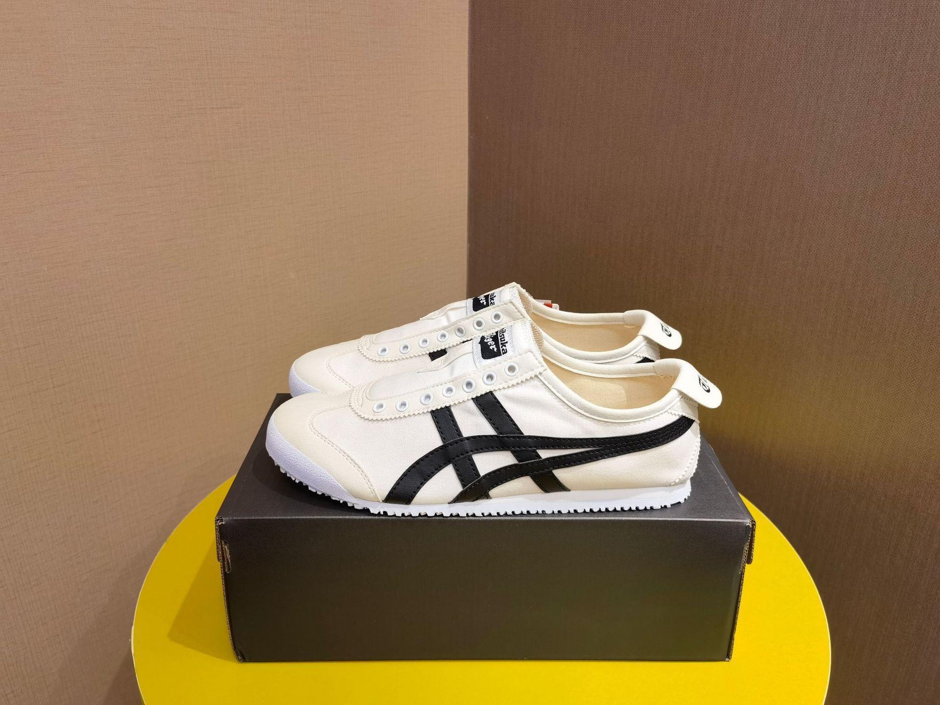 화이트 블랙 캔버스