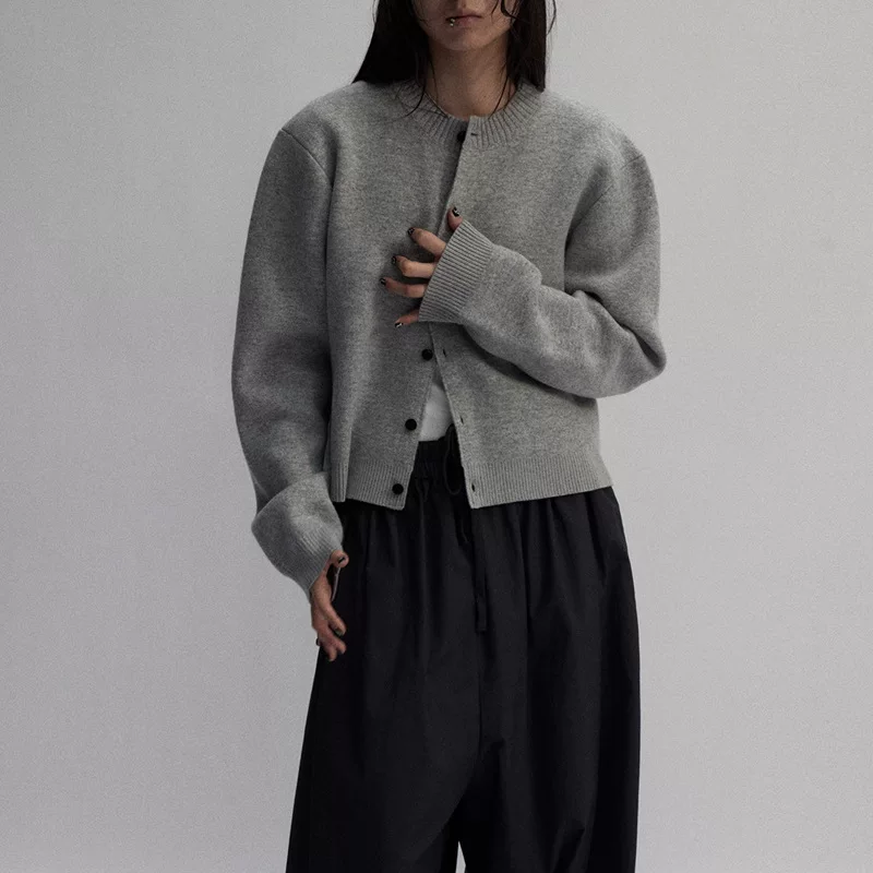 Knitted soft sweater, comfortable cardigan, jacket, (Physicals)