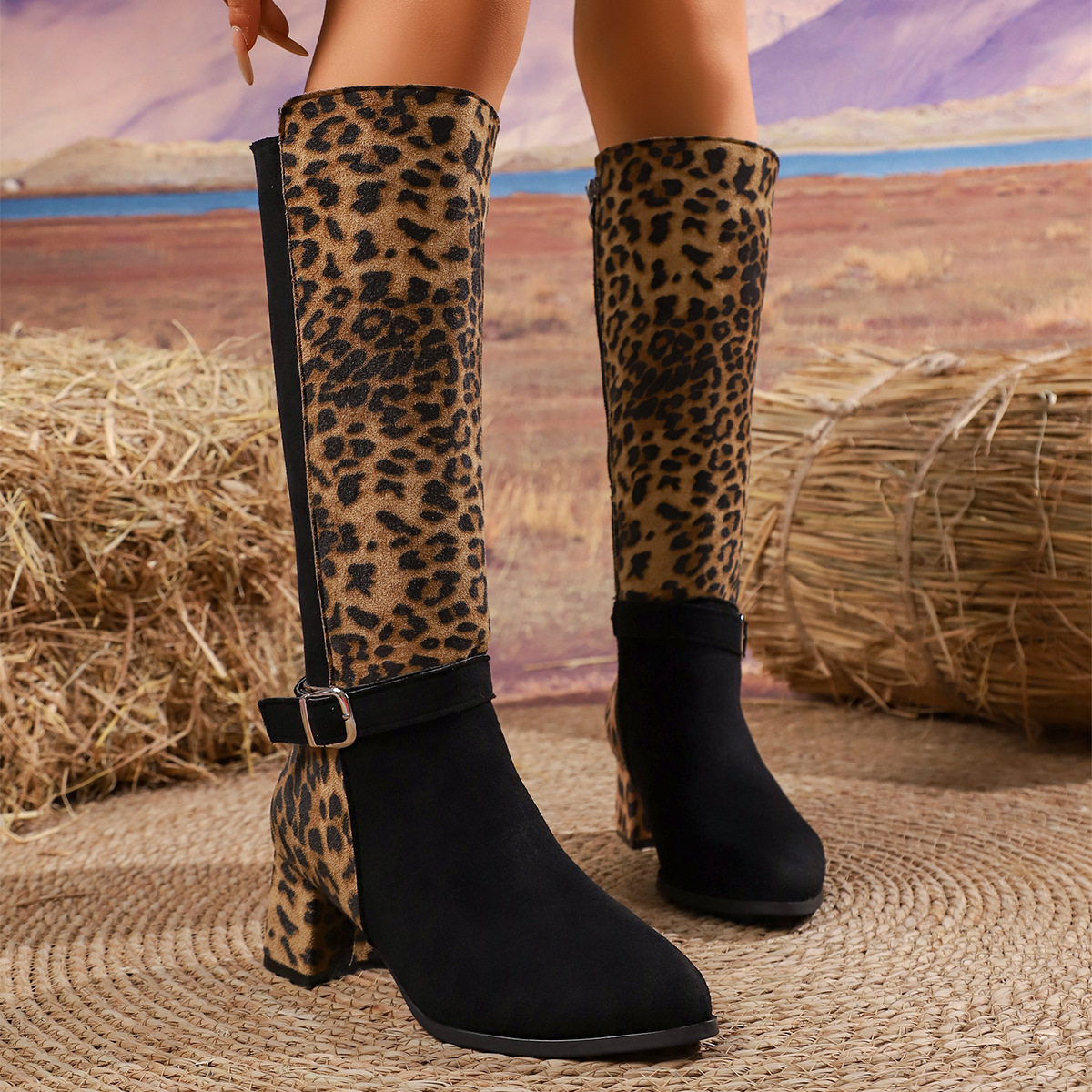 Modische Stiefeletten mit Leopardenmuster, spitzer Zehenpartie und mittelhohem Absatz für Damen, klobiger Winterstil, auch in Übergrößen, mit Gürtelschnalle._voghion.com