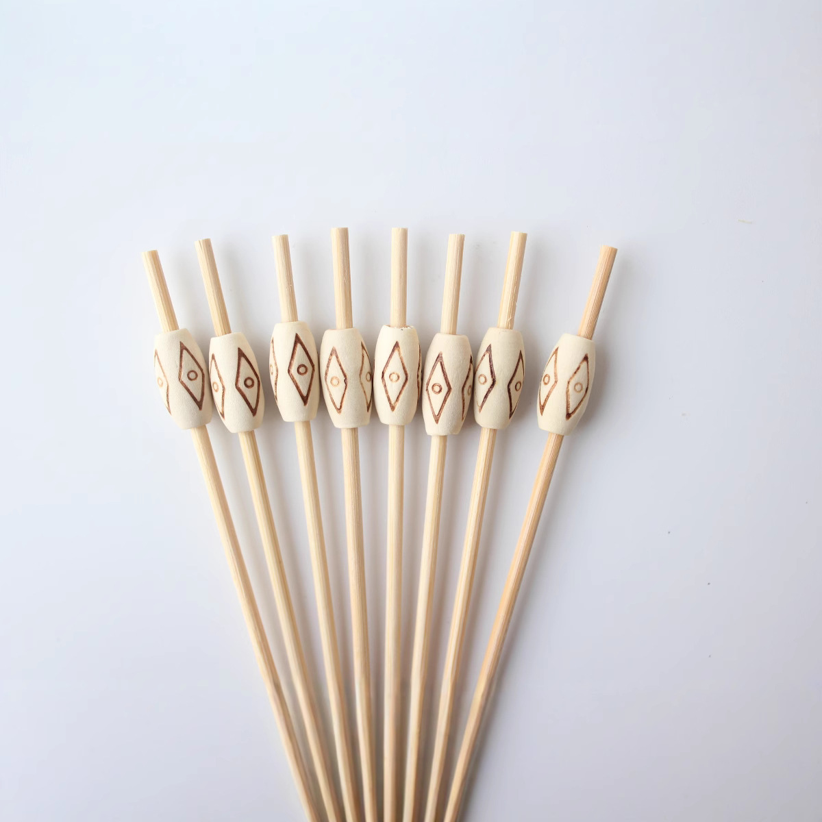 Venta al por mayor cabeza plana cabeza cintura tambor desechable fruta palo de bambú creativo palo decorativo grabado flor caliente palillo hamburguesa punto