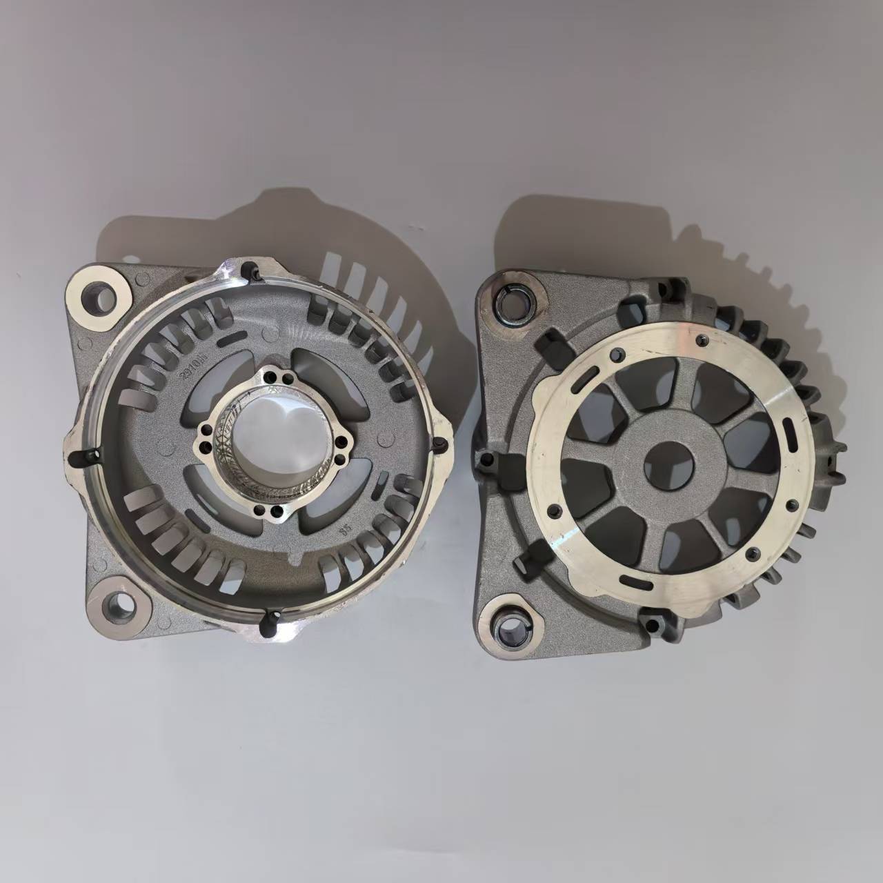 Sinotruk Aowei Jiefang J6J7 Series Generator Regulator Voltage Stabilizer 2910Bgj Automotive Parts Electronics