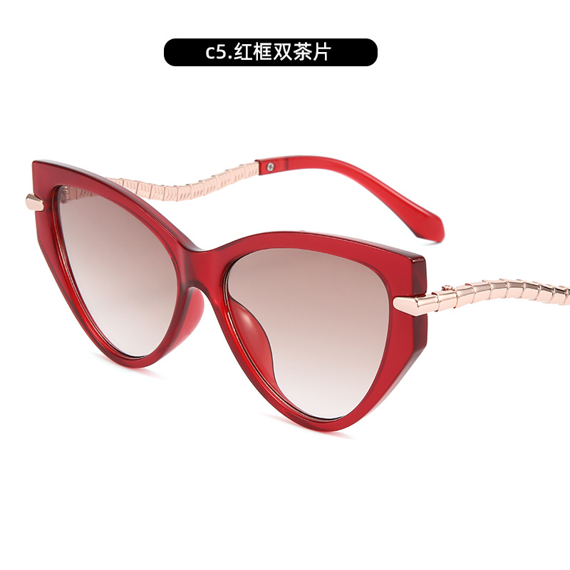 2025 nueva moda europea y americana ojo de gato gafas de sol anti-ultravioleta cadena de decoración de personalidad femenina gafas de sol de moda de alta calidad