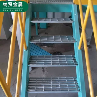 工厂定制楼梯踏步板 防滑踩踏工地不锈钢镀锌齿型防滑楼梯踏步板