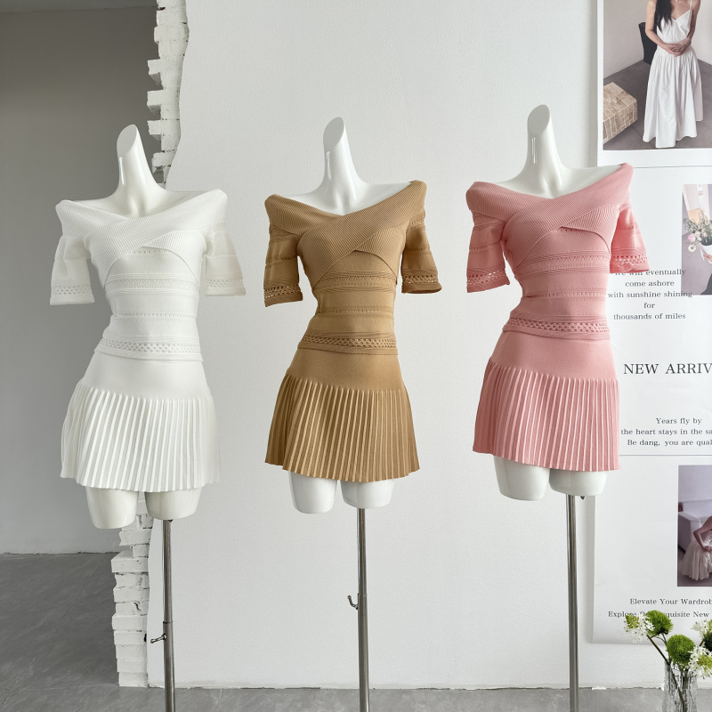 "Xinxing" Summer White Floral Knitted Set for Women - Simple Off-Shoulder Top and Pleated Skirt Two-Piece Set for Spring and Summer