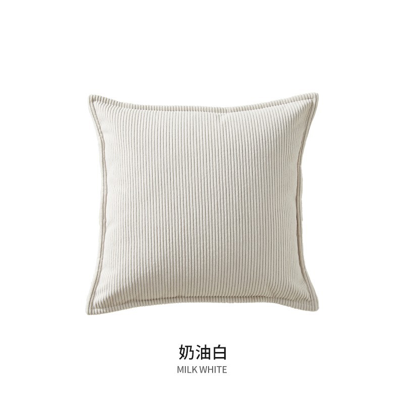 小紅の本のソファーは枕の客間を抱いて軽くて豪華で高級感があります。