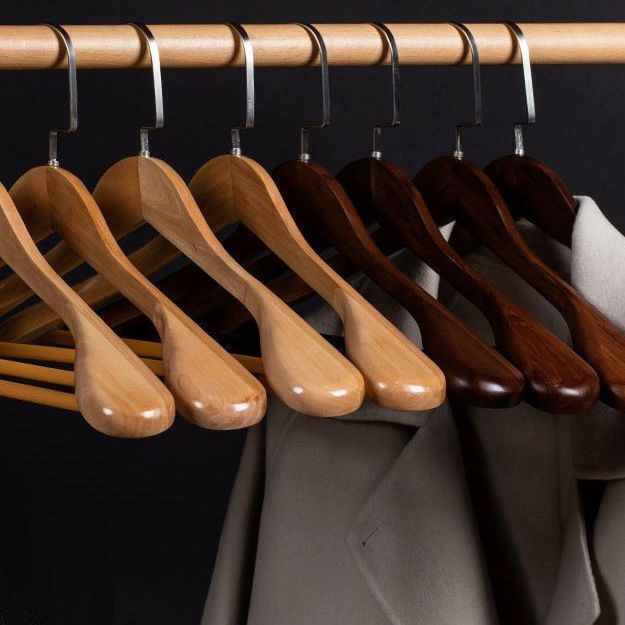 Solid Wood Wide-Shoulder Non-Slip Suit Coat Hanger for Men's Woolen and Cashmere Jackets