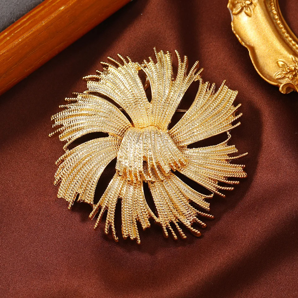Classic enamel brooch mid-ancient vintage corsage starfish cross court pin heavy industry badge accessories one-piece delivery