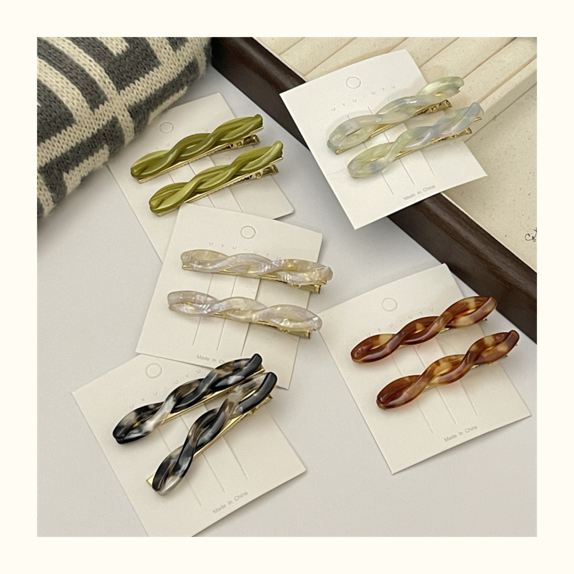 Women's Simple Style Twist Acetic Acid Sheets Hair Clip display picture 4