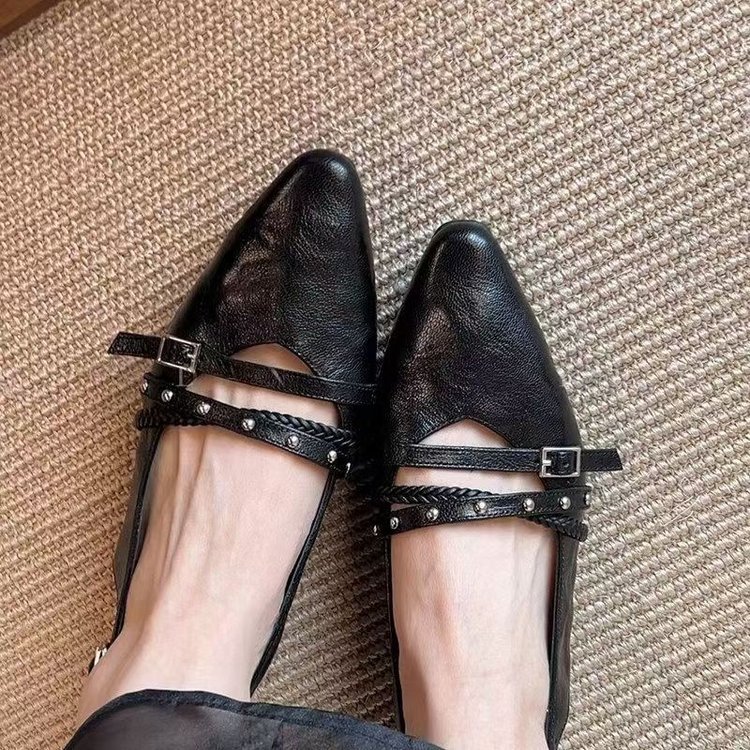Vintage remaches de punta sandalias de cabeza para mujeres 2026 nuevo zapato plano con hebilla trasera vacía de viaje suave zapatos